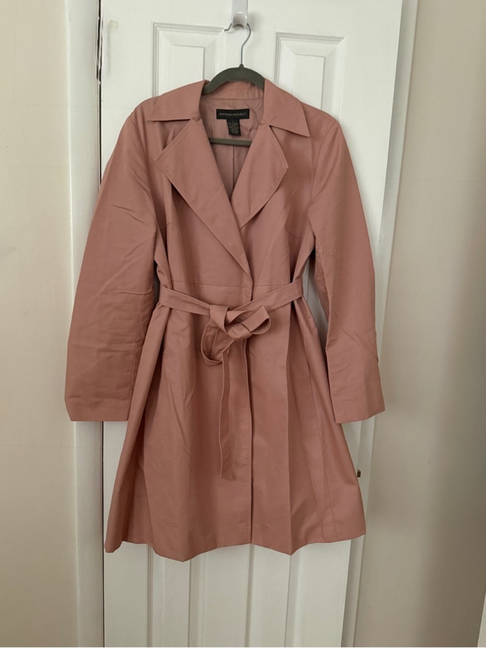 BANANA  REPUBLIC soft pink trench coat with belt, L